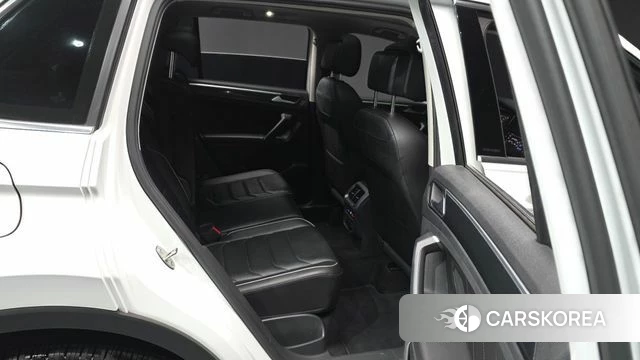 Volkswagen Tiguan second Generation 2022 Белый из Кореи, фото 2