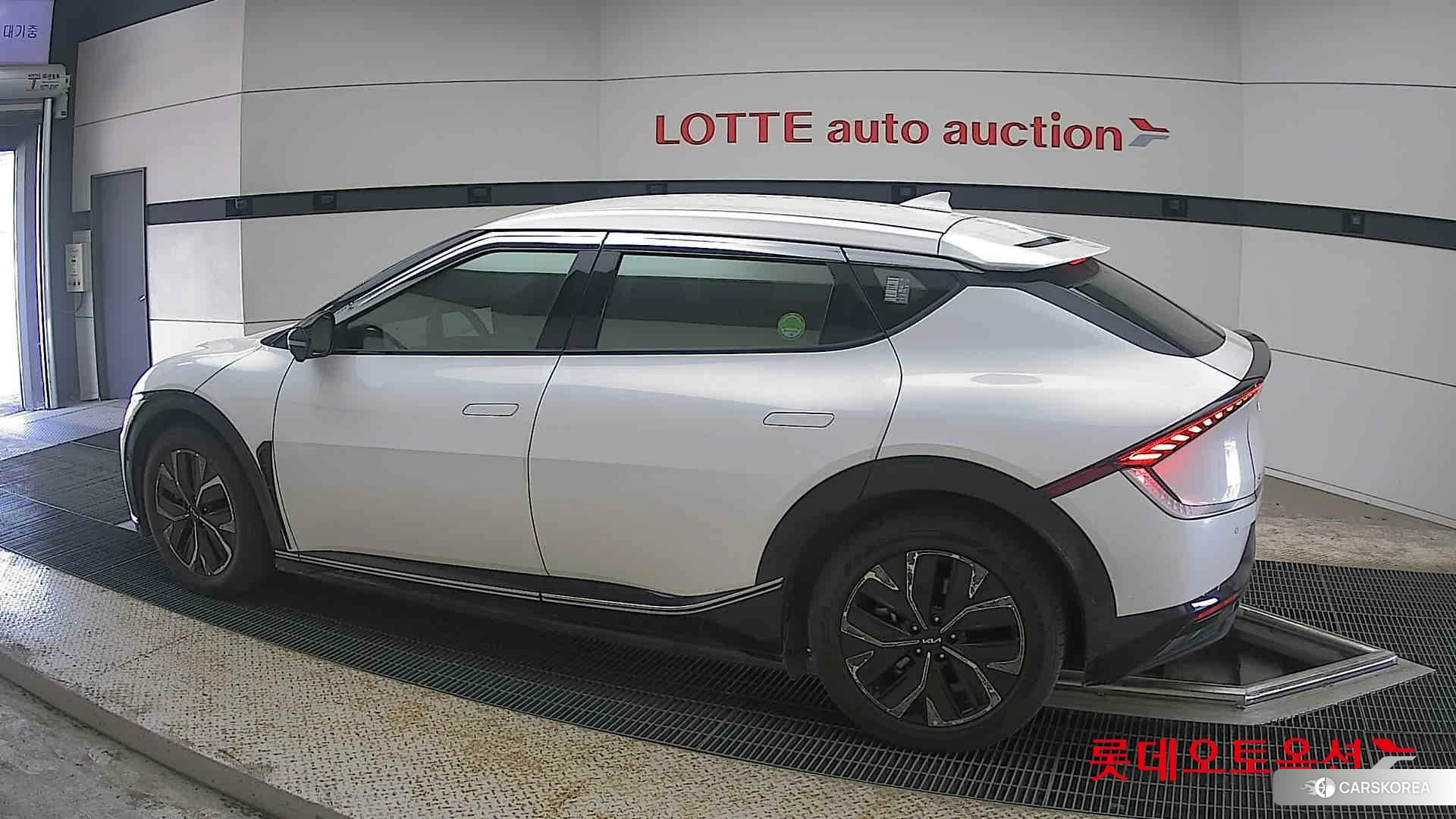 Kia EV6 2022 Snow White Pearl из Кореи, фото 2