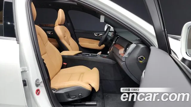 Volvo XC60 second Generation 2024 Белый из Кореи, фото 2