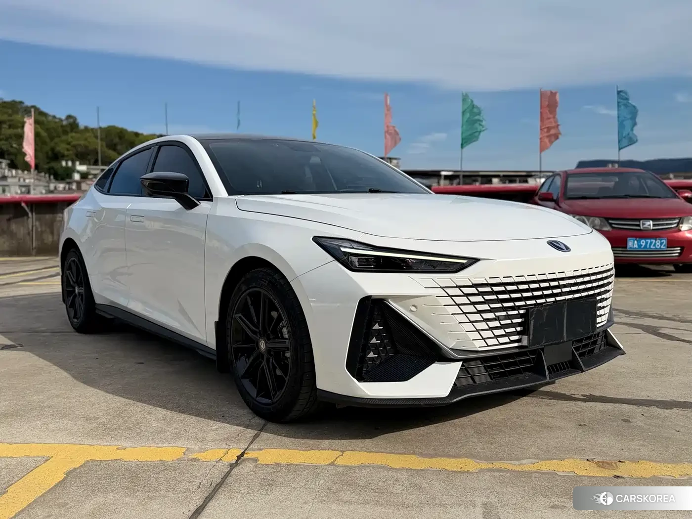 Chang'an Changan UNI-V 2022 Белый из Китая, фото 2