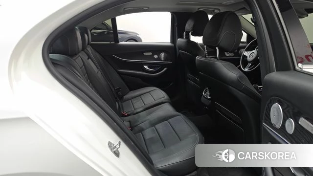 Mercedes-Benz E-Class W213 2018 Белый из Кореи, фото 2