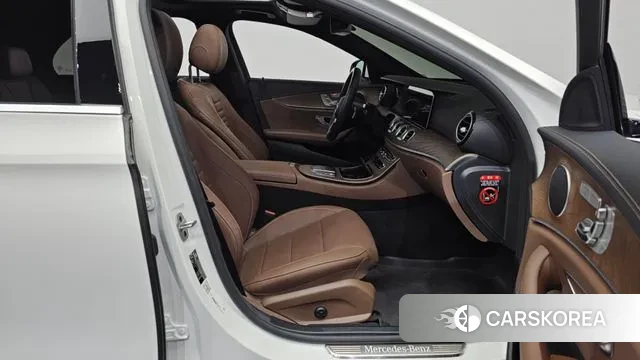 Mercedes-Benz E-Class W213 2022 Белый из Кореи, фото 2