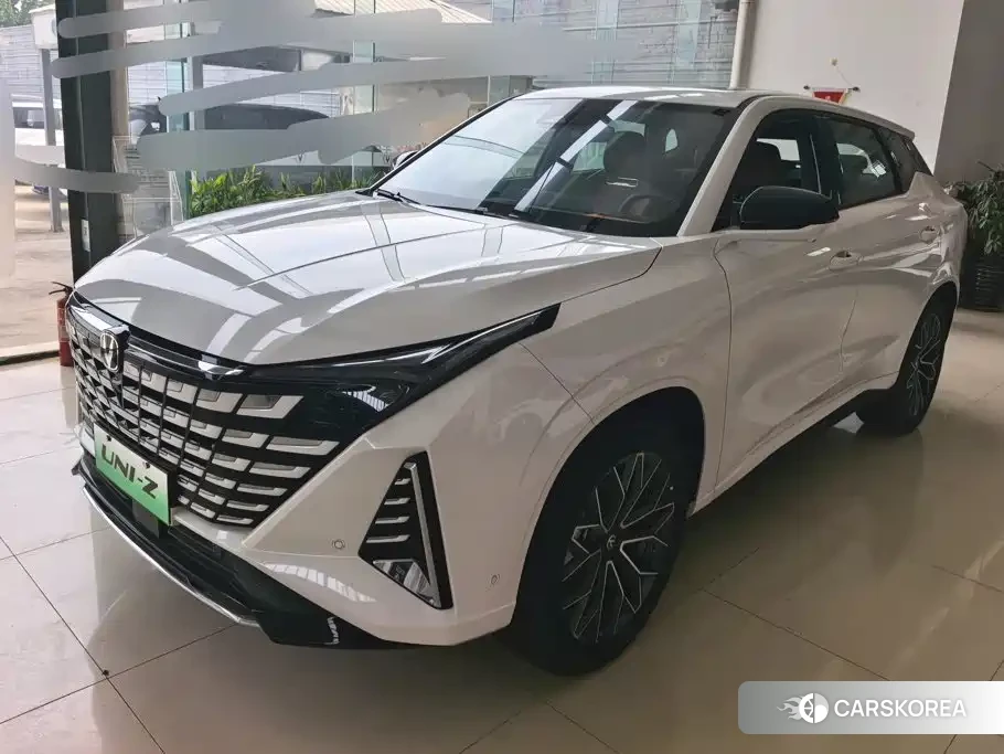 Chang'an UNI-Z New Energy 2026 Белый из Китая, фото 2