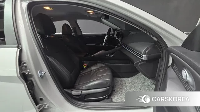 Hyundai The New Avante (CN7) 2024 Серебристо-серый из Кореи, фото 2