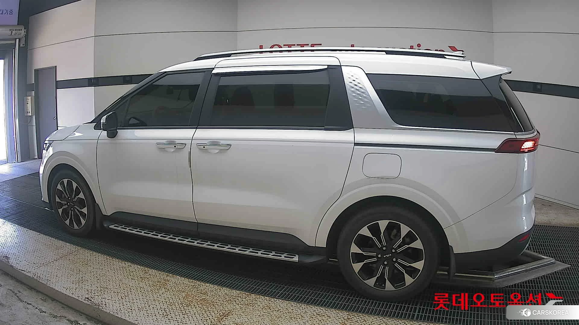 Kia Carnival 2023 Белый из Кореи, фото 2