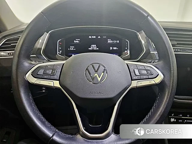 Volkswagen Tiguan second Generation 2023 Белый из Кореи, фото 2