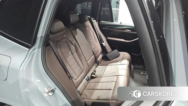 BMW X3 (G01) 2024 Серебристо-серый из Кореи, фото 2