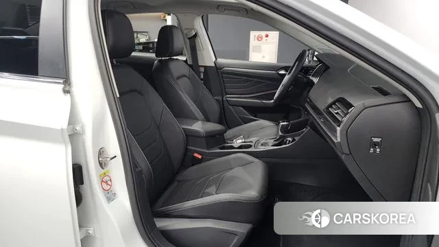 Volkswagen 7th Generation of Jetta 2023 Белый из Кореи, фото 2