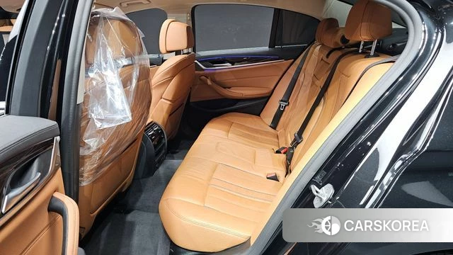 BMW 5 Series (G30) 2021 Черный из Кореи, фото 2