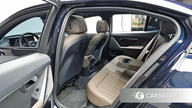 BMW 5 Series (G60) 2024 Черный из Кореи, фото 2