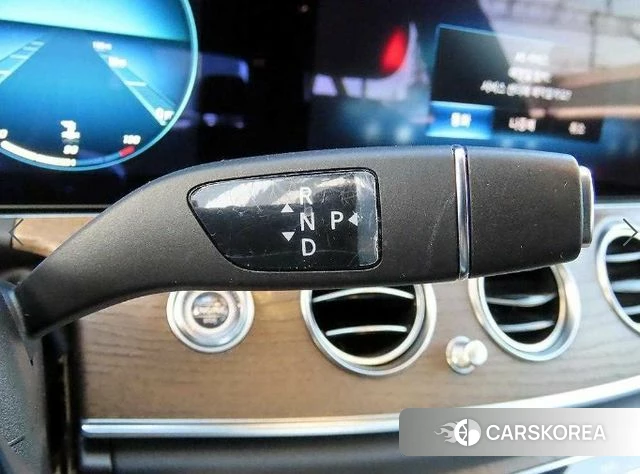 Mercedes-Benz E-Class W213 2021 Серый из Кореи, фото 2