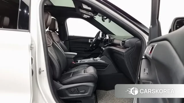 Ford Explorer 6th Generation 2023 Белый из Кореи, фото 2