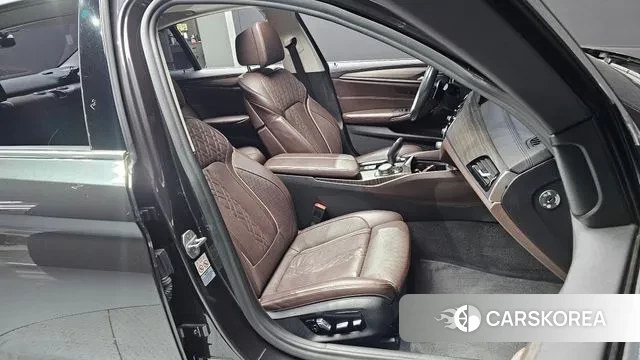 BMW 5 Series (G30) 2018 Серый из Кореи, фото 2