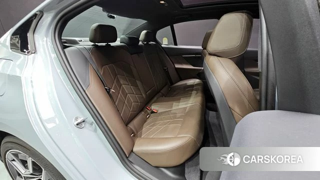 BMW 5 Series (G60) 2024 Серебристо-серый из Кореи, фото 2
