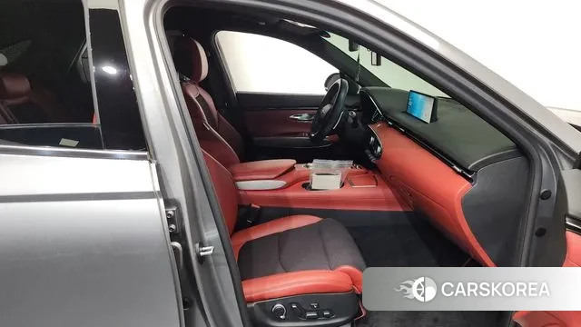 Genesis GV70 2023 Серебристо-серый из Кореи, фото 2