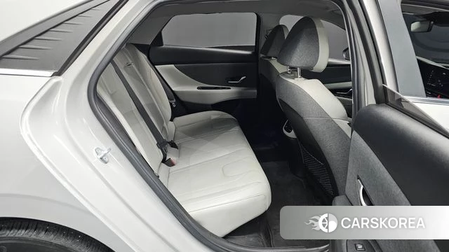 Hyundai Avante Hybrid (CN7) 2022 Серебристо-серый из Кореи, фото 2