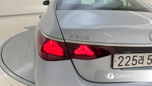 Mercedes-Benz E-Class W214 2025 Серебряный из Кореи, фото 2