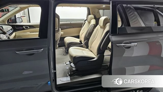 Kia The New Carnival 4th Generation 2024 Серебристо-серый из Кореи, фото 2