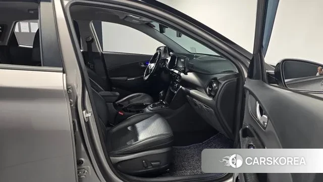 Hyundai Kona 2018 Серебристо-серый из Кореи, фото 2