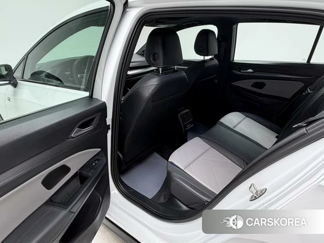 Volkswagen Golf 2025 Белый из Китая, фото 2