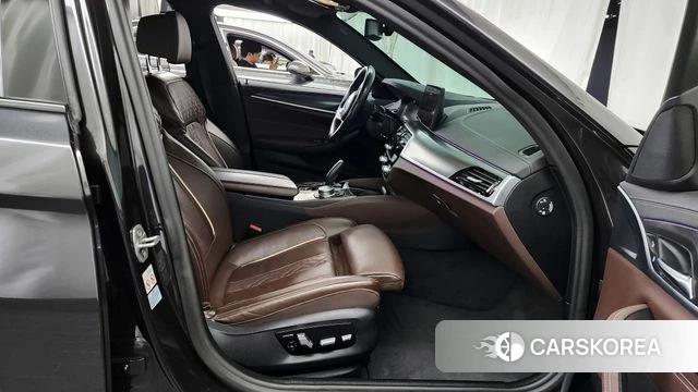 BMW 5 Series (G30) 2022 Серый из Кореи, фото 2