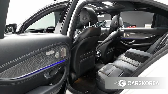 Mercedes-Benz E-Class W213 2022 Белый из Кореи, фото 2