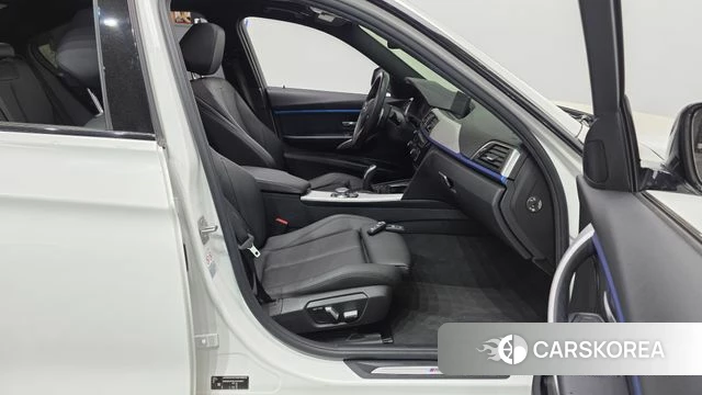 BMW 3 Series (F30) 2018 Белый из Кореи, фото 2