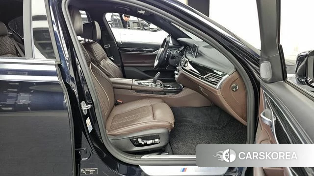 BMW 7 Series (G11) 2018 Черный из Кореи, фото 2