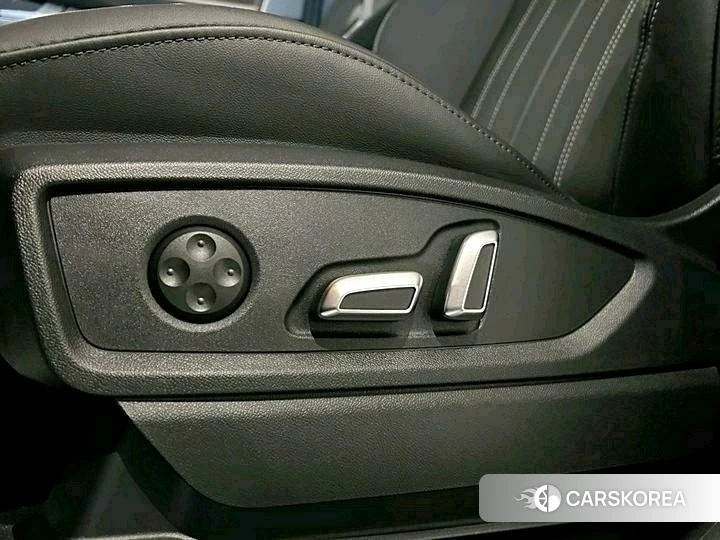 Audi Q5L 2021 Черный из Китая, фото 2