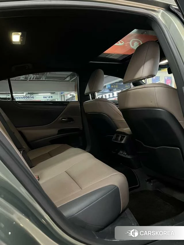 Lexus ES 2023 Зеленый из Китая, фото 2