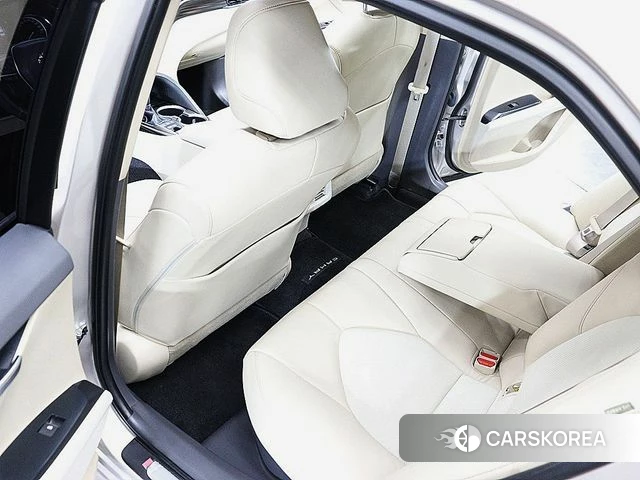 Toyota Camry (XV70) 2018 Песочный из Кореи, фото 2