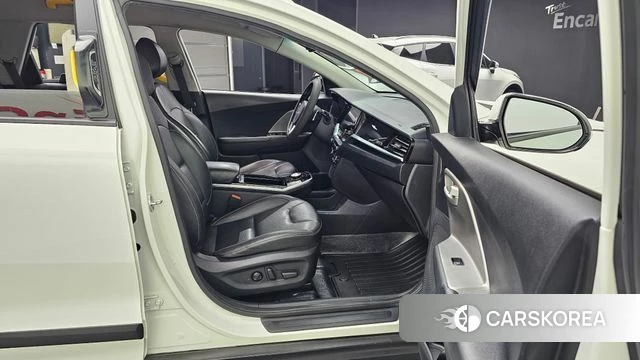 Kia Niro Plus 2022 Белый из Кореи, фото 2