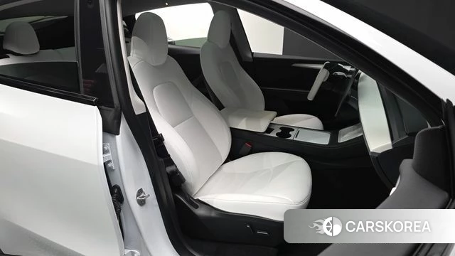 Tesla Model Y 2023 Белый из Кореи, фото 2