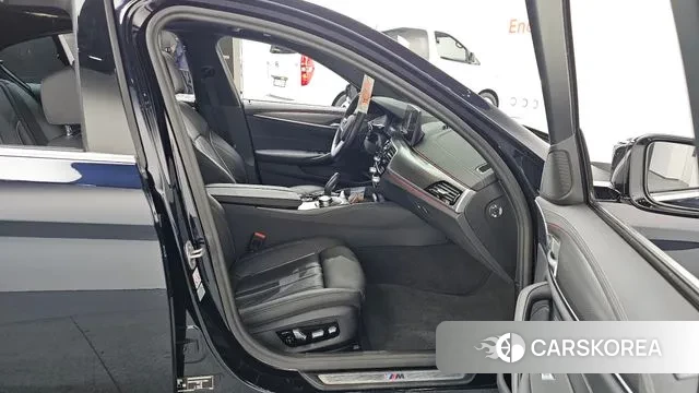 BMW 5 Series (G30) 2022 Черный из Кореи, фото 2