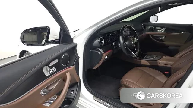 Mercedes-Benz E-Class W213 2022 Белый из Кореи, фото 2