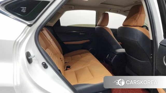 Lexus NX300h 2019 Белый из Кореи, фото 2