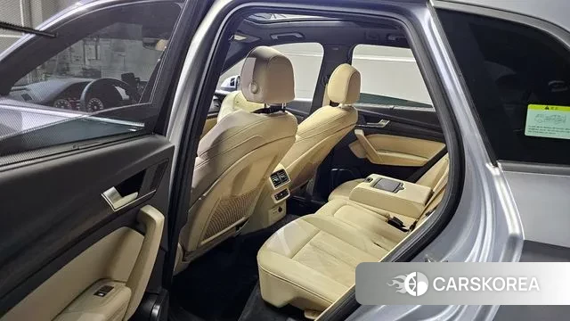 Audi Q5 (FY) 2023 Серебристо-серый из Кореи, фото 2