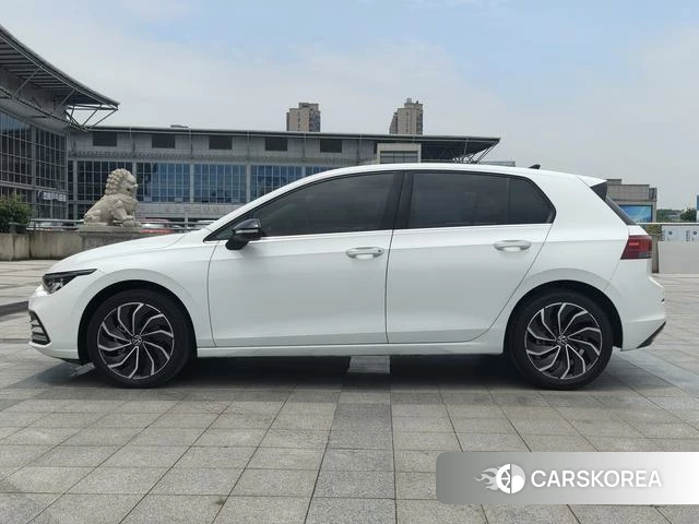 Volkswagen Golf 2021 Белый из Китая, фото 2