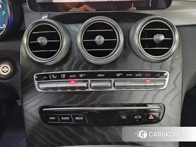 Mercedes-Benz C-Class W205 2023 Белый из Кореи, фото 2