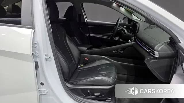 Hyundai The New Avante (CN7) 2024 Белый из Кореи, фото 2