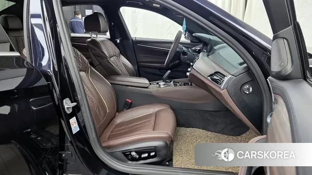 BMW 5 Series (G30) 2020 Черный из Кореи, фото 2