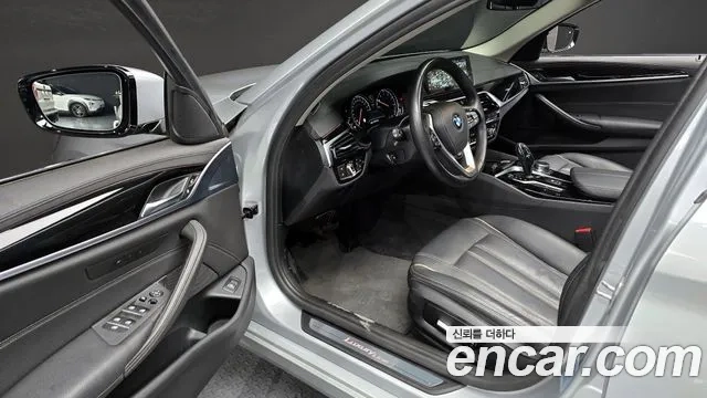 BMW 5 Series (G30) 2018 Серебристо-серый из Кореи, фото 2