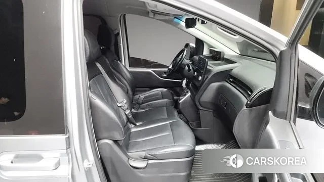 Hyundai Staria 2021 Серебряный из Кореи, фото 2