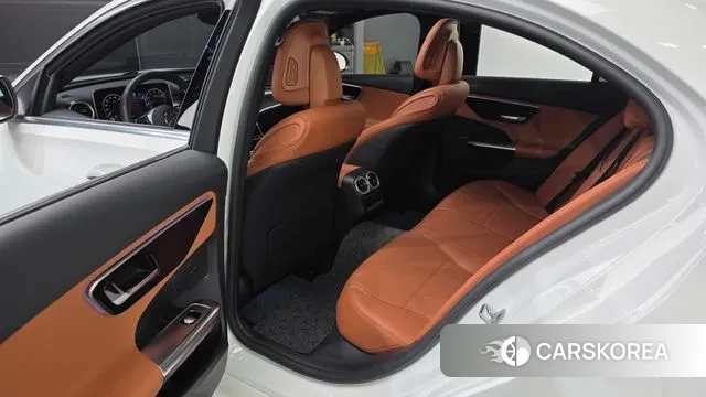 Mercedes-Benz C-Class W206 2024 Белый из Кореи, фото 2