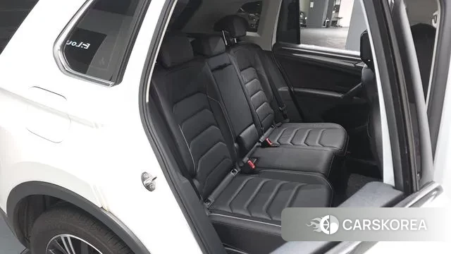 Volkswagen Tiguan second Generation 2022 Белый из Кореи, фото 2