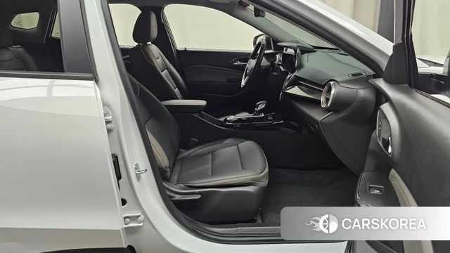 Chevrolet (GM Daewoo) Trax Crossover 2023 Белый из Кореи, фото 2