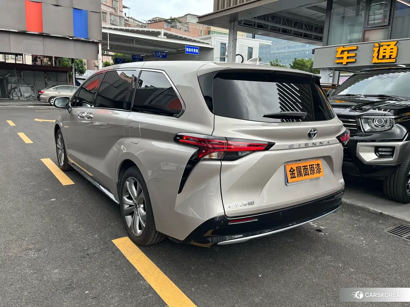 Toyota Sienna 2025 Champagne/brown из Китая, фото 2