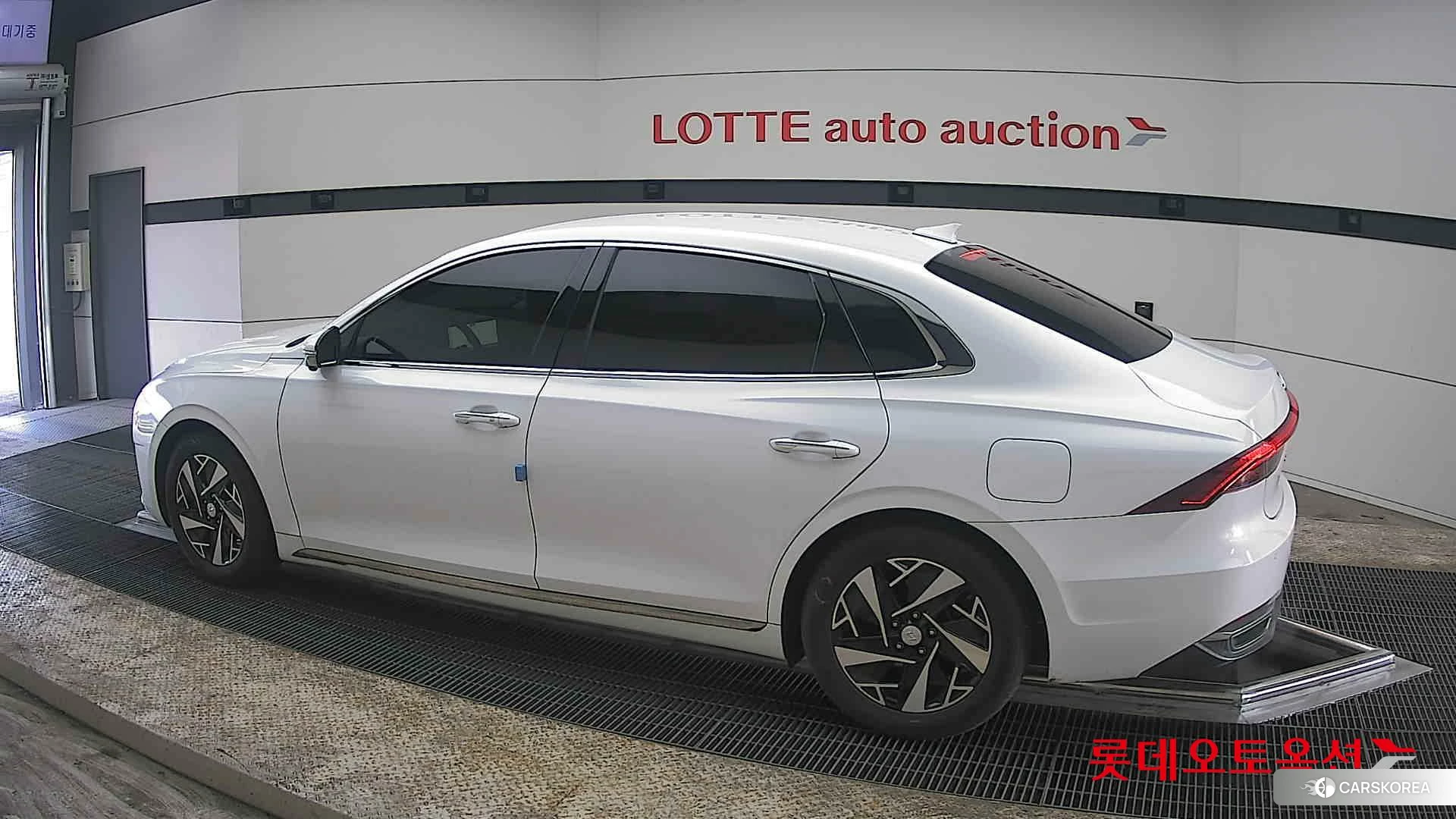 Hyundai Grandeur Hybrid 2022 Creamy White Pearl (optional) из Кореи, фото 2