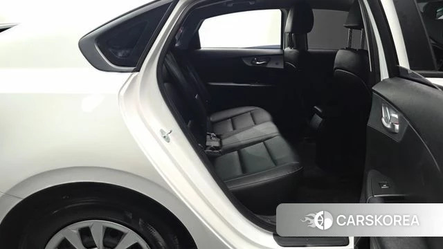 Kia The New K3 2nd generation 2023 Белый из Кореи, фото 2