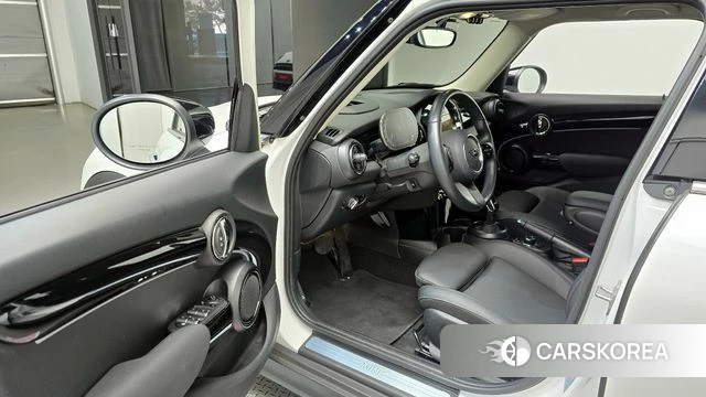 Mini Cooper 2023 Белый из Кореи, фото 2